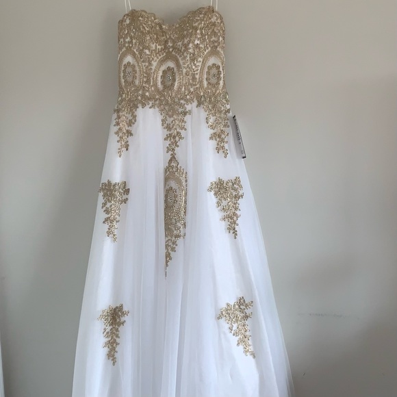 Say Yes to the Prom Strapless Embellished Ballgown Ivory Size 7 $199 - Picture 3 of 9